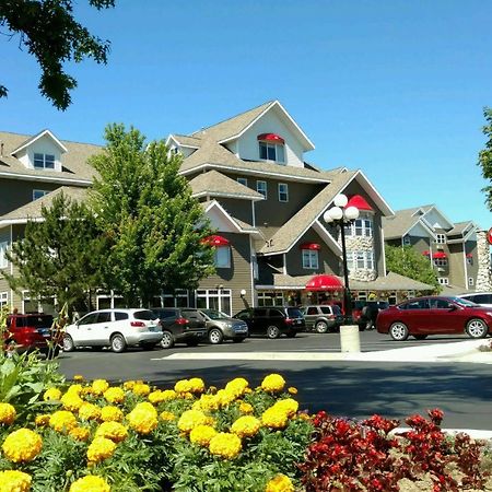 Cherry Tree Inn & Suites Траверс-Сіті Екстер'єр фото
