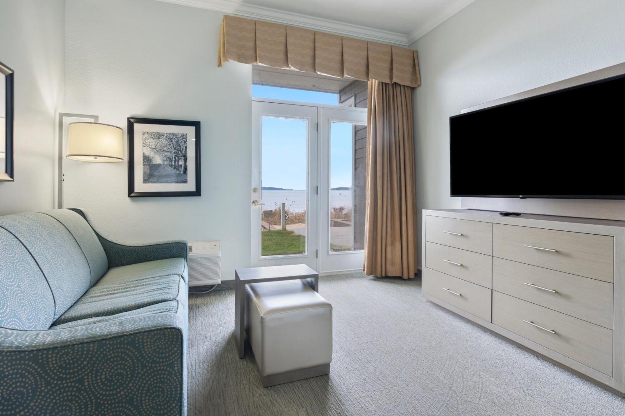 Cherry Tree Inn & Suites Траверс-Сіті Екстер'єр фото