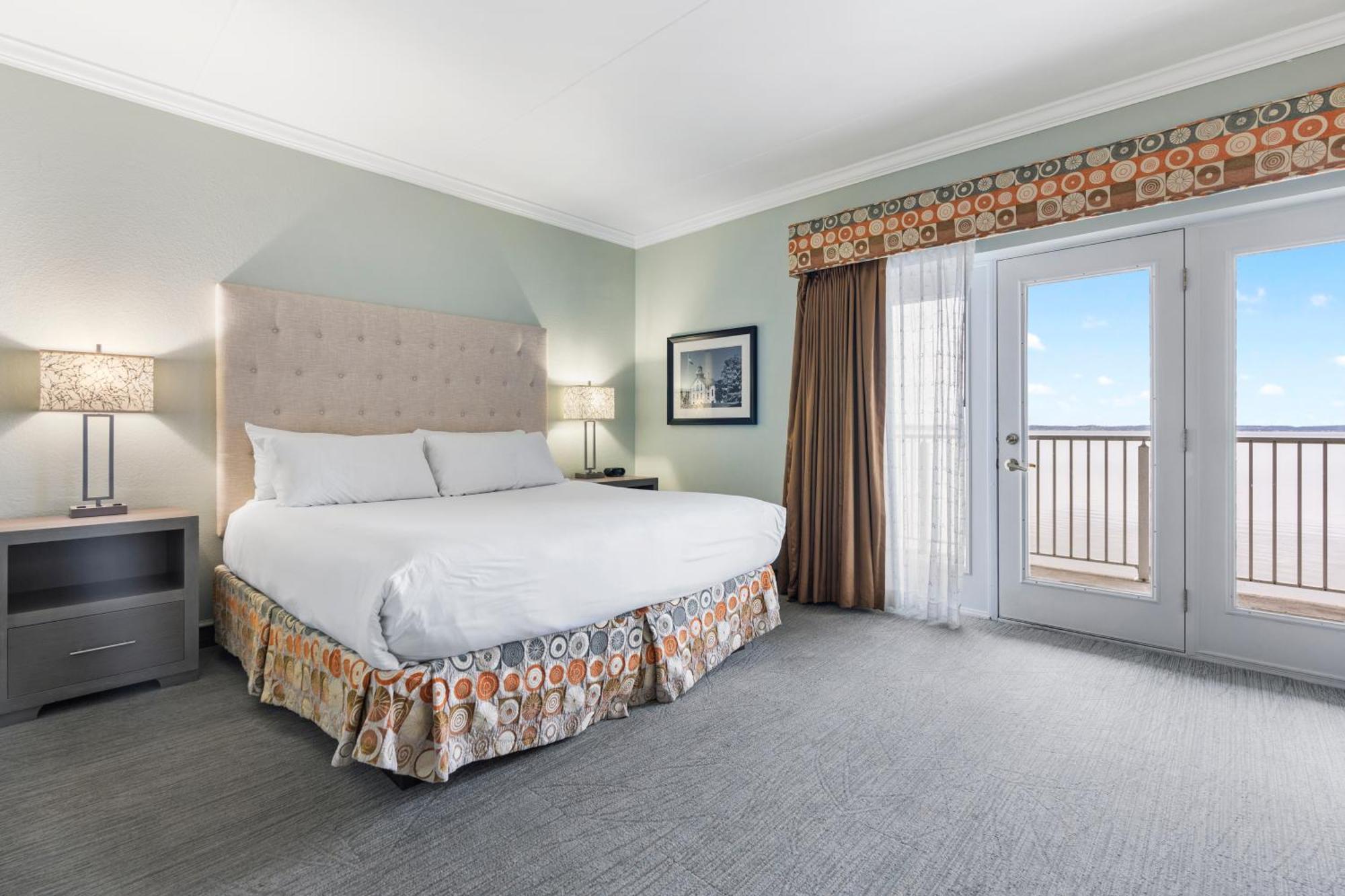 Cherry Tree Inn & Suites Траверс-Сіті Екстер'єр фото