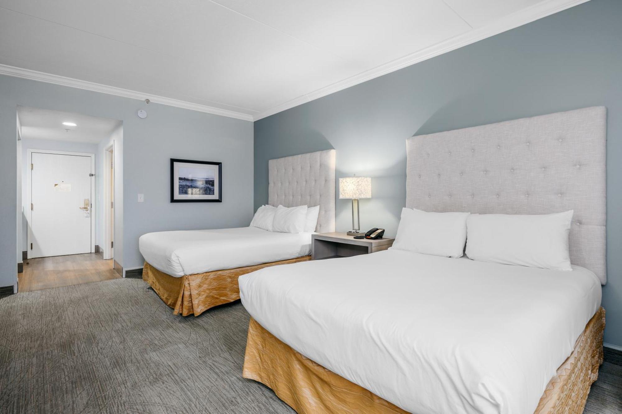 Cherry Tree Inn & Suites Траверс-Сіті Екстер'єр фото